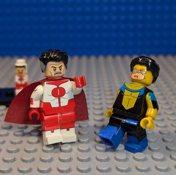 2 Minifigures- Invincible and Omni Man Anime Action Figure Collectible - Picture 6 of 6